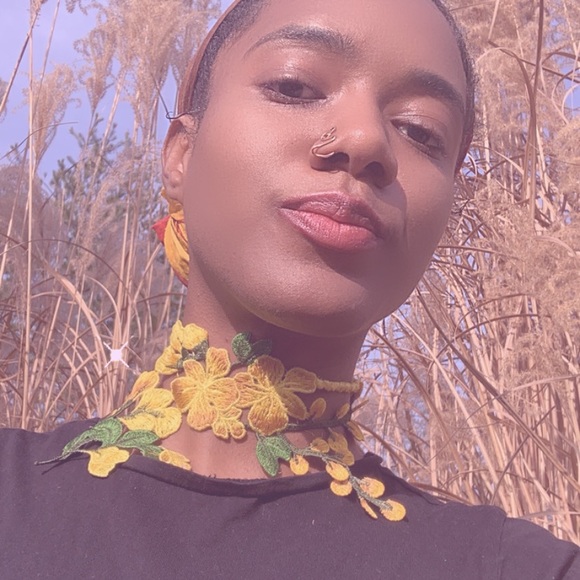 Floral Choker 90s Yellow Flower Cutout Choker - Picture 9 of 9